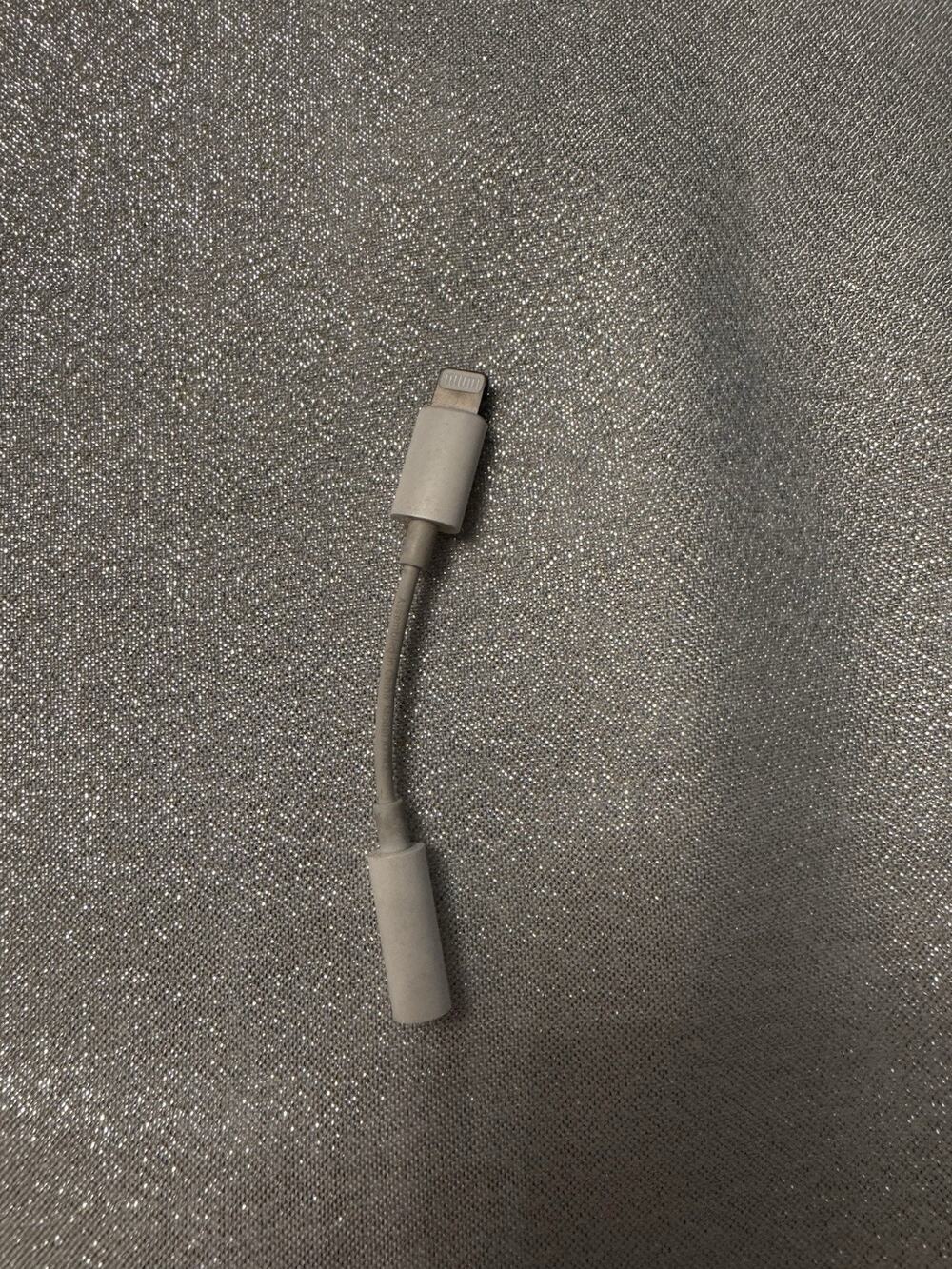Apple MU7E2AM/A USB-C to 3.5 mm Headphone Jack Adapter